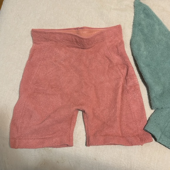 Whitney Simmons x Gymshark cozy set + pink bottoms - Picture 2 of 6